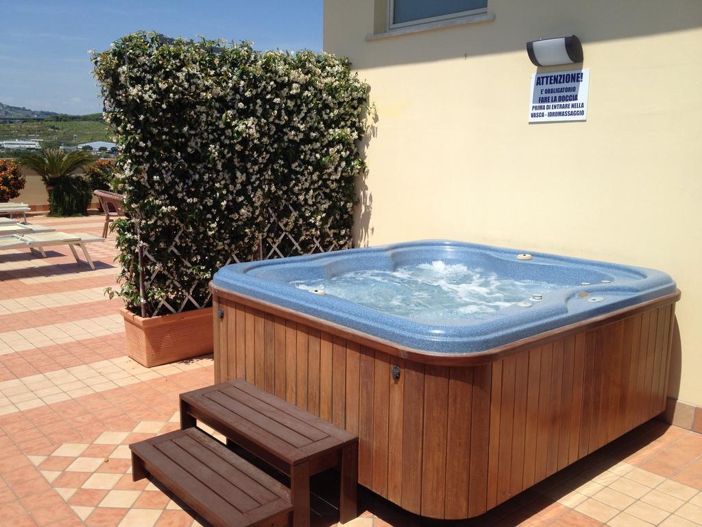 Hotel Bahia San Benedetto del Tronto Exterior photo